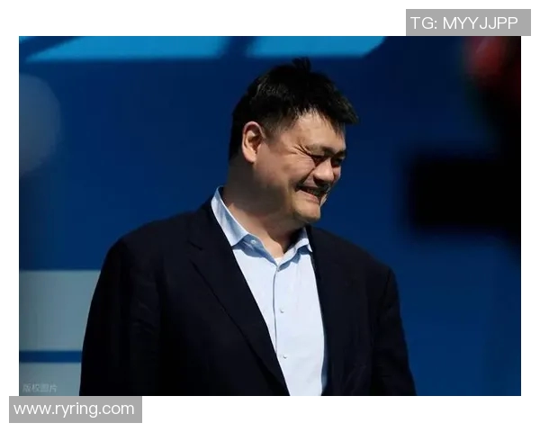 姚明亲自设计的CBA帽子引发球迷热议时尚与运动的完美结合 姚明亲自设计的CBA帽子引发球迷热议时尚与运动的完美结合