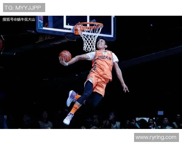 在篮球场上释放情感与激情的篮球明星们的故事与灵感